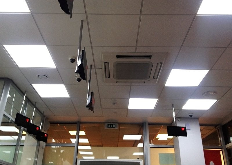 Замена светильников на светодиодные в офисе